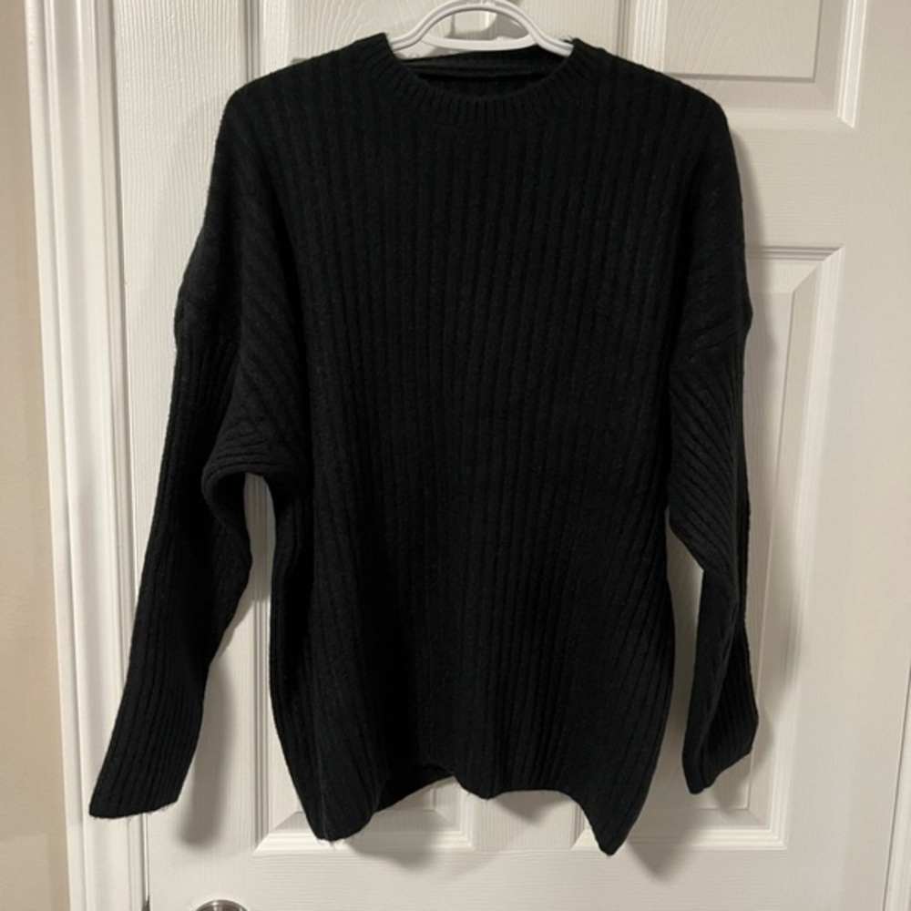 Lg. Women's Classic Black Ribbed Sweater Skirt Set